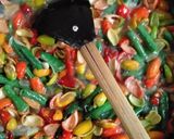 Foto langkah ke 3 dari resep Tumis pedass kacang panjang dan melinjo.