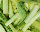 Foto del paso 1 de la receta: Pollo con crema y zucchini 🍽️ (keto)