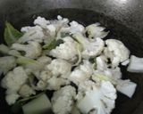 गोभी कोरमा विद ग्रीन गार्लिक (gobi korma with green garlic recipe in Hindi) रेसिपी चरण 1 फोटो