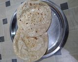 A picture of step 4 of Atte ki roti gol gol.