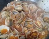 Foto langkah ke 3 dari resep Kerang Dara Saus Asam Manis.