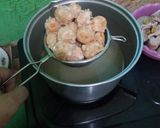 Foto langkah ke 2 dari resep Sup bakso ayam udang.