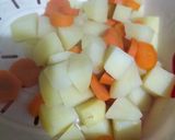 Foto langkah ke 2 dari resep Sop Wortel Kentang Baso Simple.