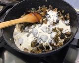 Une image de l'étape 13 de Poulet aux champignons, coriandre et crème de masala.