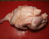 Foto del paso 5 de la receta: Pollo confitado al horno con pasas y orejones