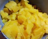Sajtos tejfölös krumplifőzelék sült kolbásszal (rántásmentes és habarásmentes) recept fázis 1 fotója