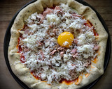 Foto del paso 5 de la receta: Pizza de atún con borde de queso