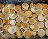 Tojásos tepsis krumpli 🥔🧅🥚🧀 recept fázis 2 fotója