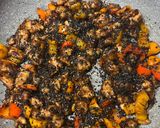 Foto del passaggio 4 della ricetta Pollo nero all’aceto balsamico