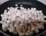 A picture of step 1 of Roasted Makhana (Lotus Seeds).