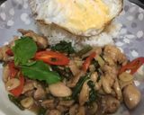 รูปขั้นตอนการทำที่ 4 ของ ข้าวกะเพราไก่ไข่ดาว