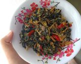 Foto langkah ke 3 dari resep Tumis daun pepaya teri.