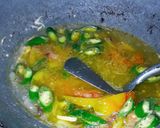 Foto langkah ke 6 dari resep Tumis Pakcoy Siram Tahu Sosis Ayam.