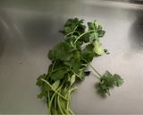 Une image de l'étape 2 de Filets de lieu jaune aux tomates séchées, citron, coriandre et épices.