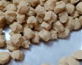 A picture of step 1 of Mix flour biscuit.