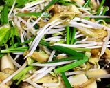 Hình bước làm 2 của món Hủ Tiếu Mì Xào Chay
