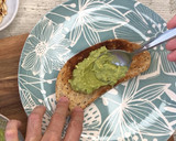 Foto del paso 8 de la receta: Huevo poché sobre tostada de aguacate 🥑