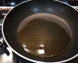 Foto del paso 2 de la receta: Almejas en salsa con ajos y piñones
