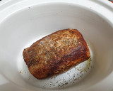 Foto del paso 2 de la receta: Lomo mechado al vino tinto (en olla de cocción lenta)