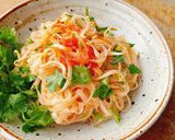 Hình bước làm 3 của món Bánh đa Quỳnh Côi xào