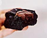 Foto langkah ke 9 dari resep Fudgy Bitter Sweet Black Brownies.