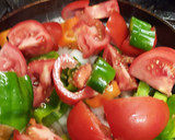 Foto del paso 3 de la receta: Bacalao con salsa de pimientos y tomates con cava