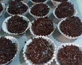 Foto langkah ke 3 dari resep Kue rambutan coklat.