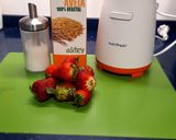 Foto del paso 1 de la receta: Batido de fresa (Desayuno saludable)