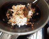 Foto langkah ke 6 dari resep Kwetiau Goreng Sederhana.