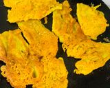 A picture of step 3 of Pumpkin Flower tawa fry.