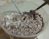 Foto langkah ke 2 dari resep Cupcake coklat tabur keju.
