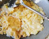Foto langkah ke 2 dari resep Telur dadar Gobal gabul.