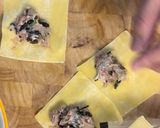 A picture of step 4 of Wonton/Sui Cao Noodle Soup | Mì Sủi Cảo.