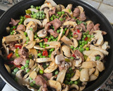 Foto del paso 2 de la receta: Pavo salteado con fideos, guisantes y pimientos