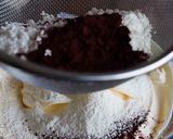Foto langkah ke 2 dari resep Sponge Cake Coklat Lembut dan Enak.