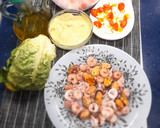 Foto del paso 6 de la receta: Timbal de marisco sobre lechuga baby