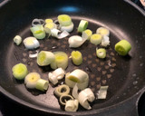 Foto del paso 1 de la receta: Cazuela de champiñones y huevo