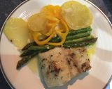 Foto del paso 8 de la receta: Merluza al horno con espárragos trigueros y patatas