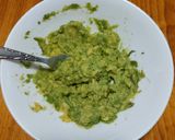 Foto del paso 2 de la receta: Tostadas de aguacate con nopales y rajas de poblano