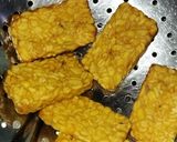 Foto langkah ke 3 dari resep Tempe Goreng Kaldu Jamur.