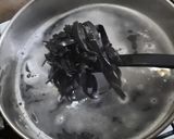 Foto del paso 4 de la receta: Fideos negros de Pascua con mejillones, camarones y pulpitos