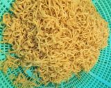 Hình bước làm 2 của món Mì ăn liền cải biên