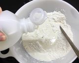 Hình bước làm 2 của món Bánh bao gấc hình heo con