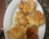 Hình bước làm 5 của món Tự làm bánh Hamburger gà chiên xù + trứng ốp la