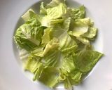 Foto del paso 1 de la receta: Ensalada verde rápida con jitomate, pepino y pechuga de pavo