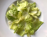 Foto del paso 1 de la receta: Ensalada verde rápida con jitomate, pepino y pechuga de pavo