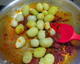 A picture of step 4 of Lasaniya Bateta.