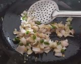 A picture of step 3 of Spicy maggi.
