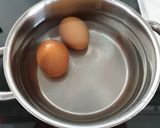 Foto del paso 1 de la receta: Huevos rellenos con mayonesa de mostaza