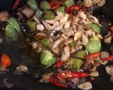 Foto langkah ke 5 dari resep Tumis Bunga Pepaya.